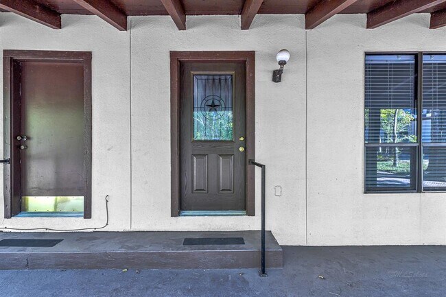 Building Photo - 32 E Rivercrest Dr