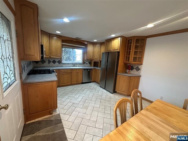 Building Photo - 74 Rosemont Ave