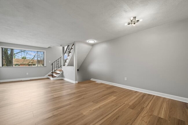 Building Photo - 68 Sterling Ln