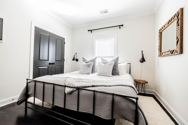 Building Photo - 470 Hamilton St SE