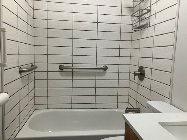 Building Photo - Sharon Apt - 906-908 N 34th Street