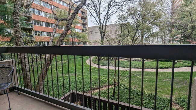 Building Photo - 2525 Main St