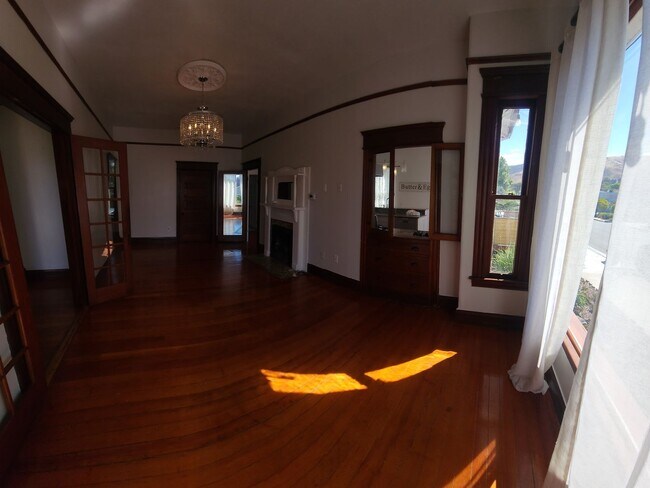 Building Photo - Islay Street  770-774