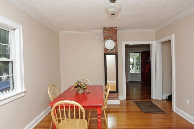 Building Photo - STUDENTS - Now Pre-Leasing for 26-27