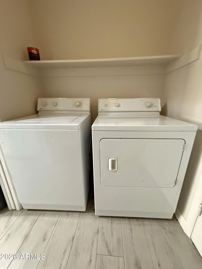 Building Photo - 2605 W Willow Ave