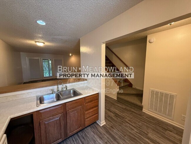 Building Photo - 10417 Victoria Dr