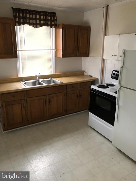 Building Photo - 21 S Stewart St