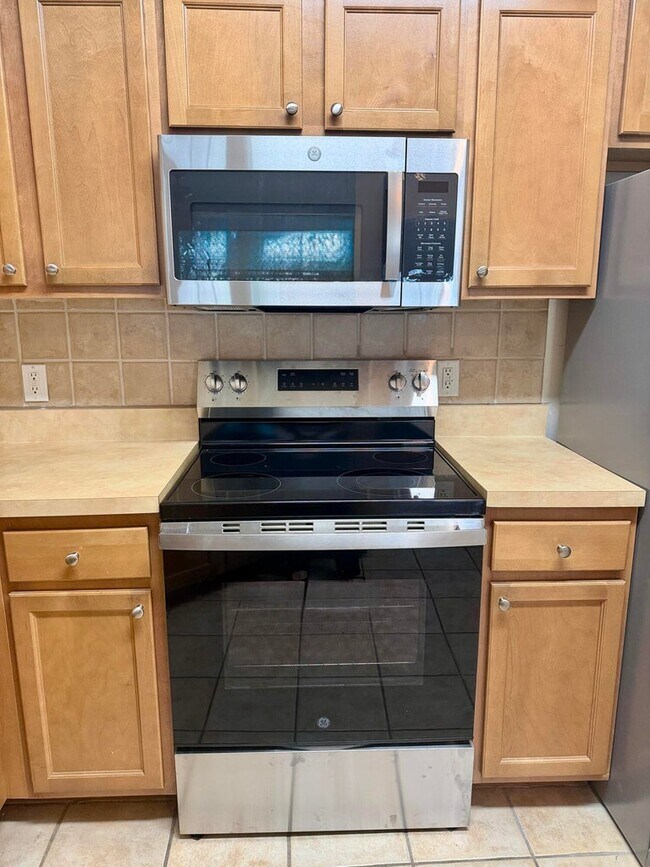 Building Photo - 9849 Baywinds Blvd