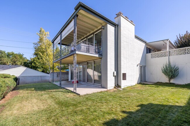 Building Photo - 2010 Laurelhurst Dr E