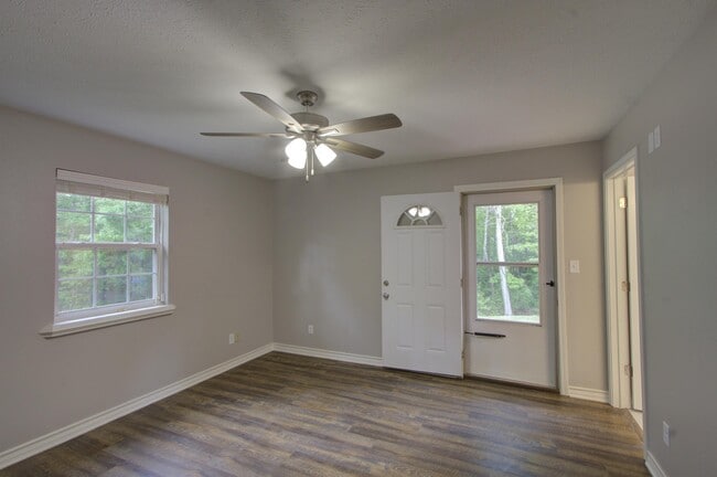 Building Photo - 720 Tennessee Acres Dr