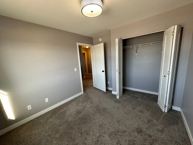 Building Photo - 2518 Granite Dr NW
