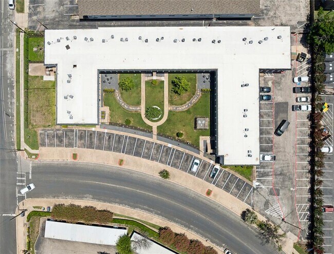 Building Photo - 5911 Sheridan Ave