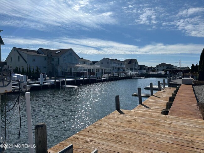 Building Photo - 206 Pointe Dr