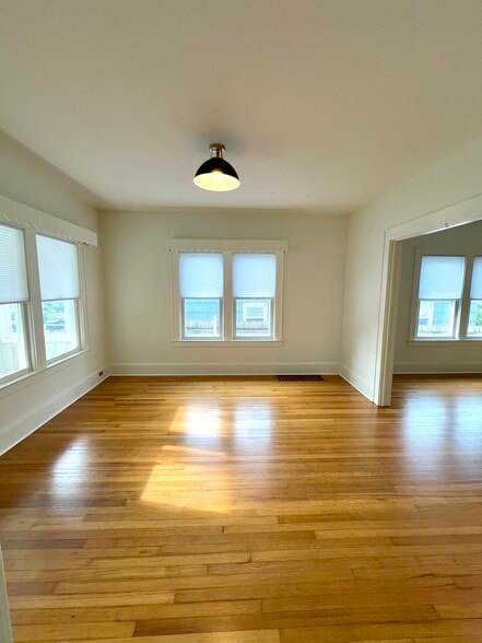 Building Photo - 522 Stafford Ave