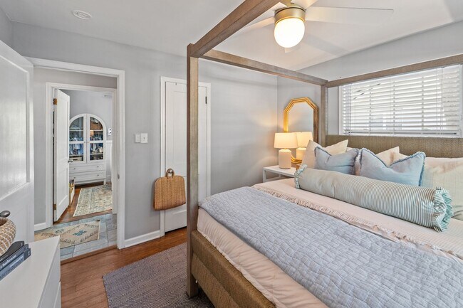 Building Photo - Charming Parkside 2-Bedroom Home Near Daffin Park with Fenced Yard & Patio