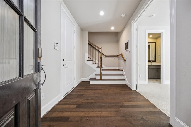 Building Photo - 2016 Covent Garden Station