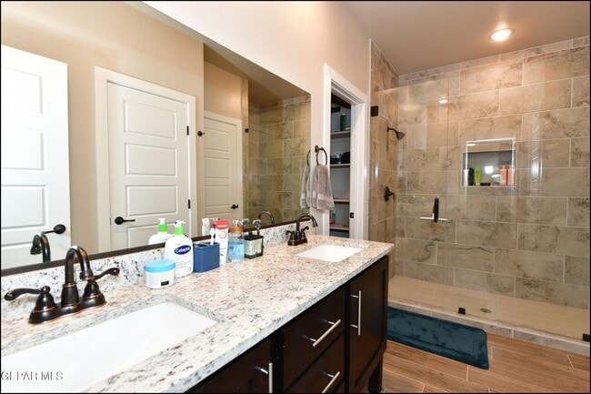 Building Photo - 975 Bicknor Pl