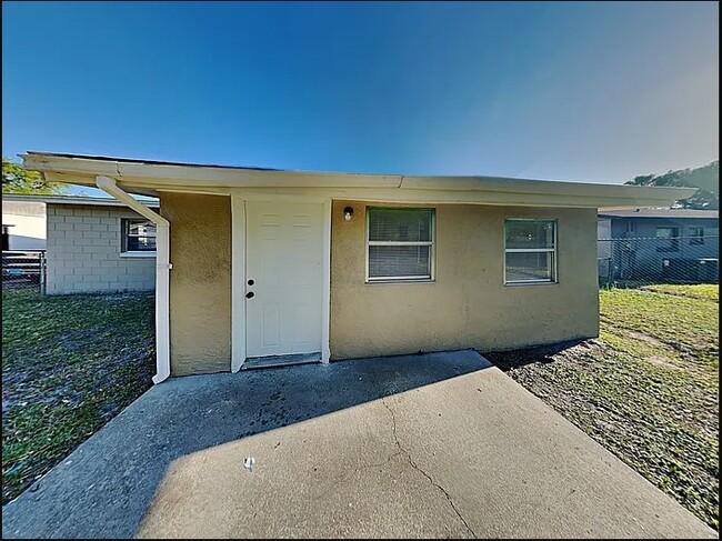 Building Photo - 5435 Lily St