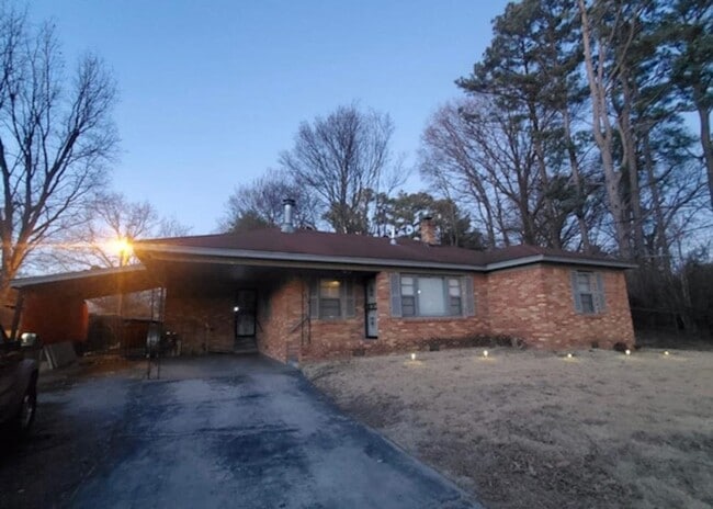 Building Photo - 1624 Whitney Ave