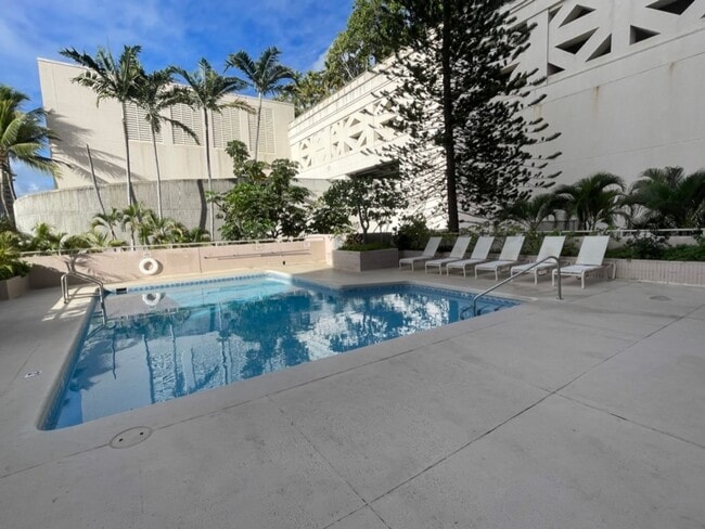 Building Photo - Summer Palace- 20th Floor- 1 bed 1 bath 1 ...