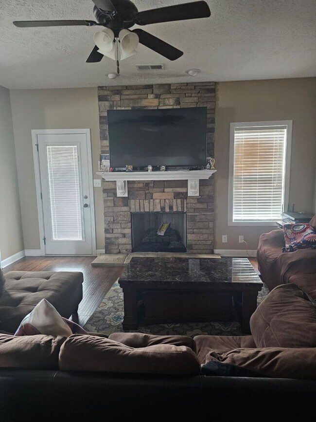Building Photo - Crosswinds Subdivision! Beautiful 2 Story ...