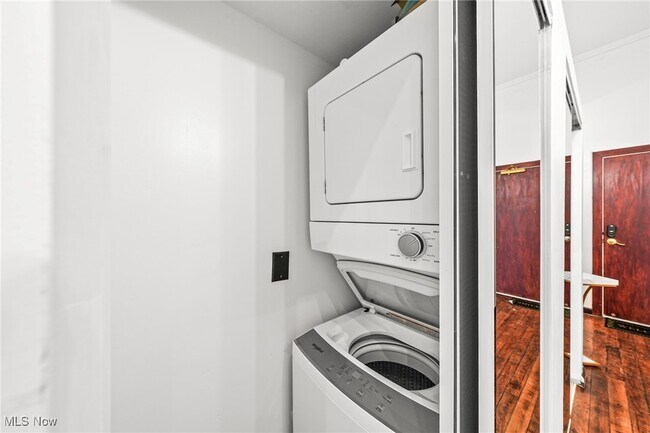 Building Photo - 408 W St Clair Ave