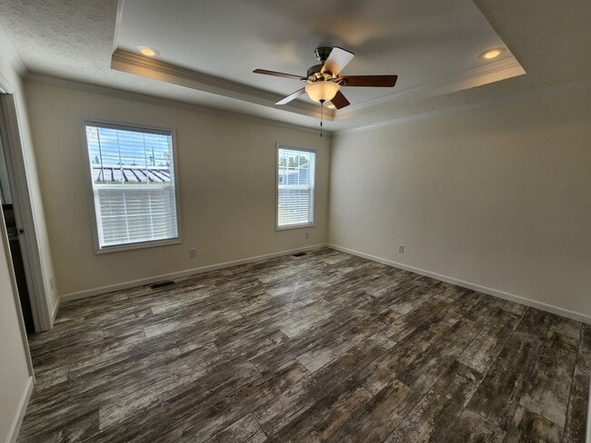 Building Photo - 521 Eland Dr