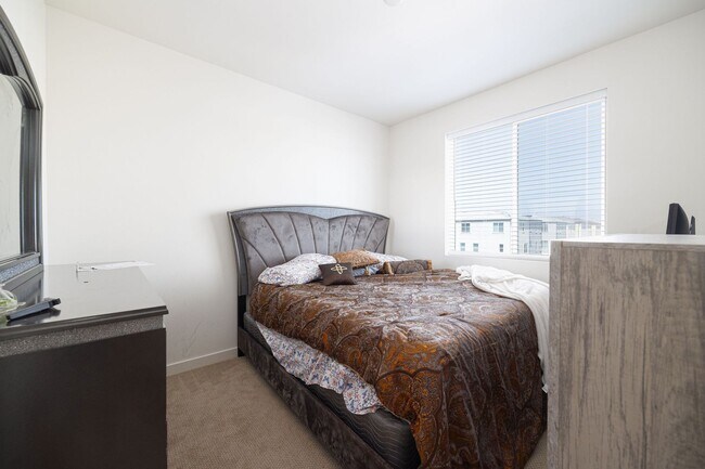 Building Photo - 5355 Seacliff Pl