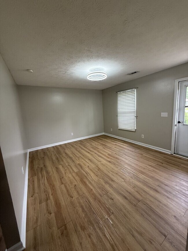 Building Photo - 159 Anderson Ln