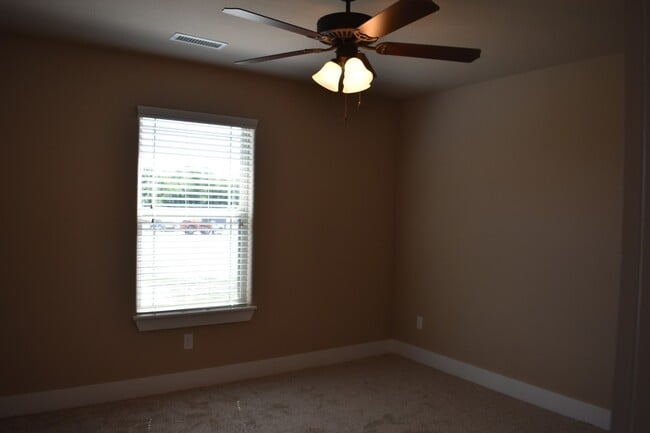 Building Photo - Upscale 4 Bedroom 3.5 Bathroom In The Heart of Fayetteville!!