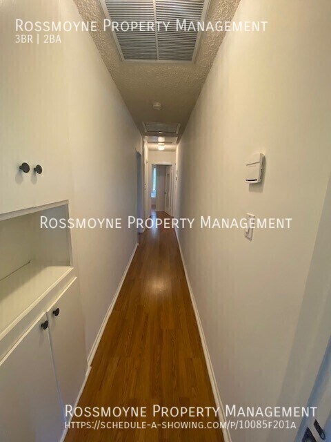 Building Photo - 12913 Strathern St