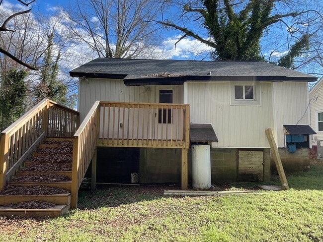 Building Photo - 419 Douglas St