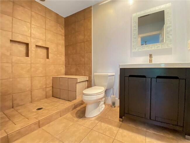 Building Photo - 877 Lenox Oaks Cir NE