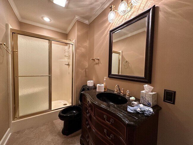 Building Photo - Fully Updated Executive Rental - FREE MONT...