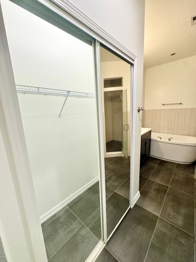 Building Photo - Stunning and Unique Luxury Town Home for Rent in the heart of sought after SODO!