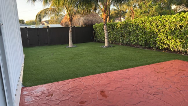 Building Photo - 2412 Edgewater Dr