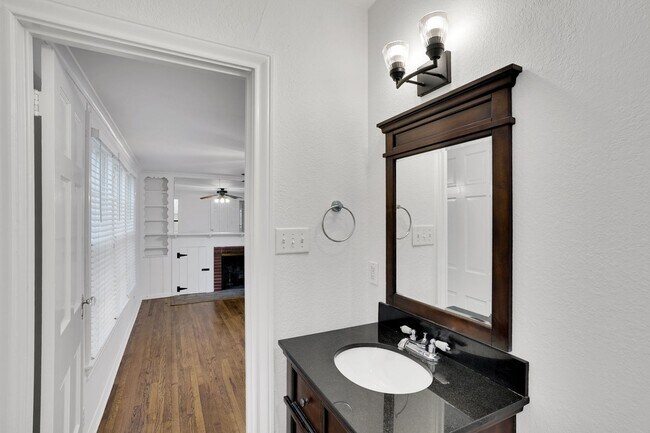 Building Photo - Bluebonnet Circle Charmer