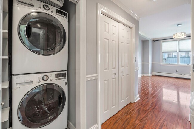 Building Photo - 207 Shearwater Ct W