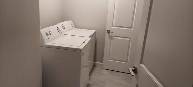 Building Photo - 5909 NE 57th Ave