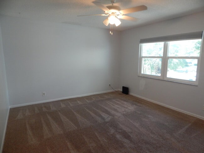 Building Photo - 748 NW 29th Ave