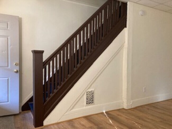 Building Photo - 86-88-88 Baycliff Dr