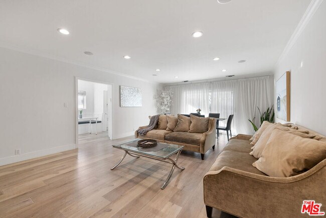 Building Photo - 5439 Carpenter Ave