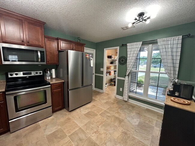 Building Photo - 120 Grandview Dr