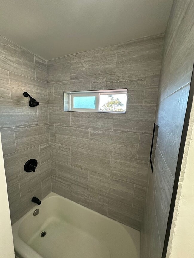 Building Photo - Spacious Studio unit above Garage