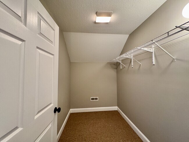 Building Photo - 513 Tanasi Cir