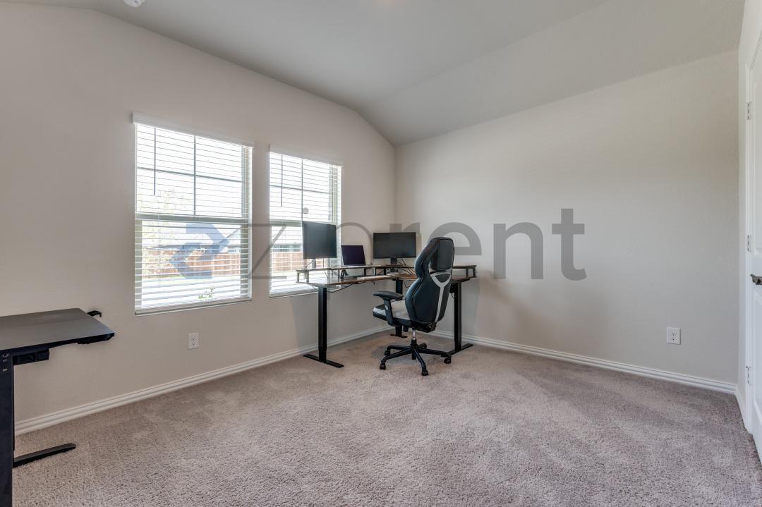 Building Photo - Unit