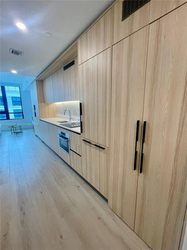 Building Photo - 225 N Miami Ave