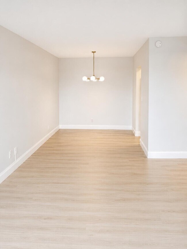 Building Photo - 1527 S Flagler Dr