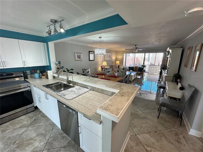 Building Photo - 567 Lakeside Dr