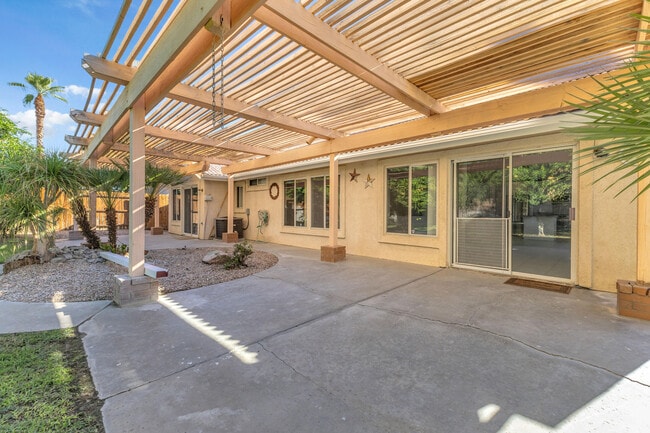 Building Photo - 44295 Las Vistas Dr